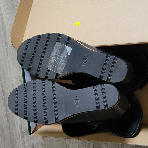 UGG Ellecia Booties - Picture 2 of 7